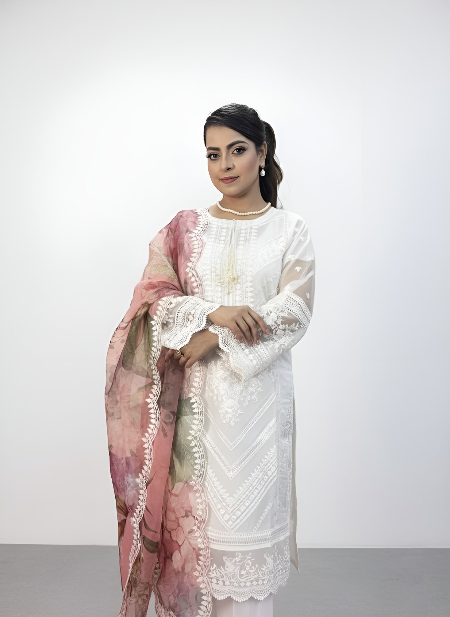 WHITE SUIT WITH PRINTED DUPATTA - Image 3